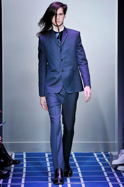 Look 18